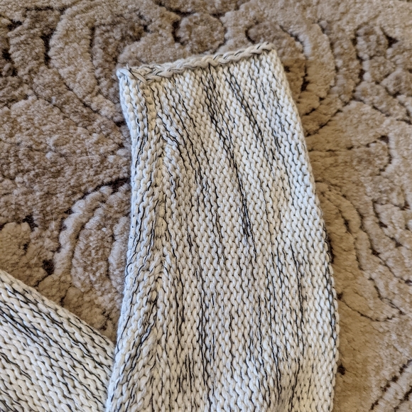 Chico's size 2 women's sweater NWT - Picture 5 of 6